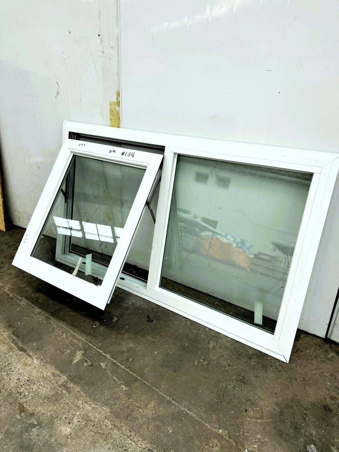 Image of the Aluminium Window 1400x800mm thats sold by Portable Building Specialists