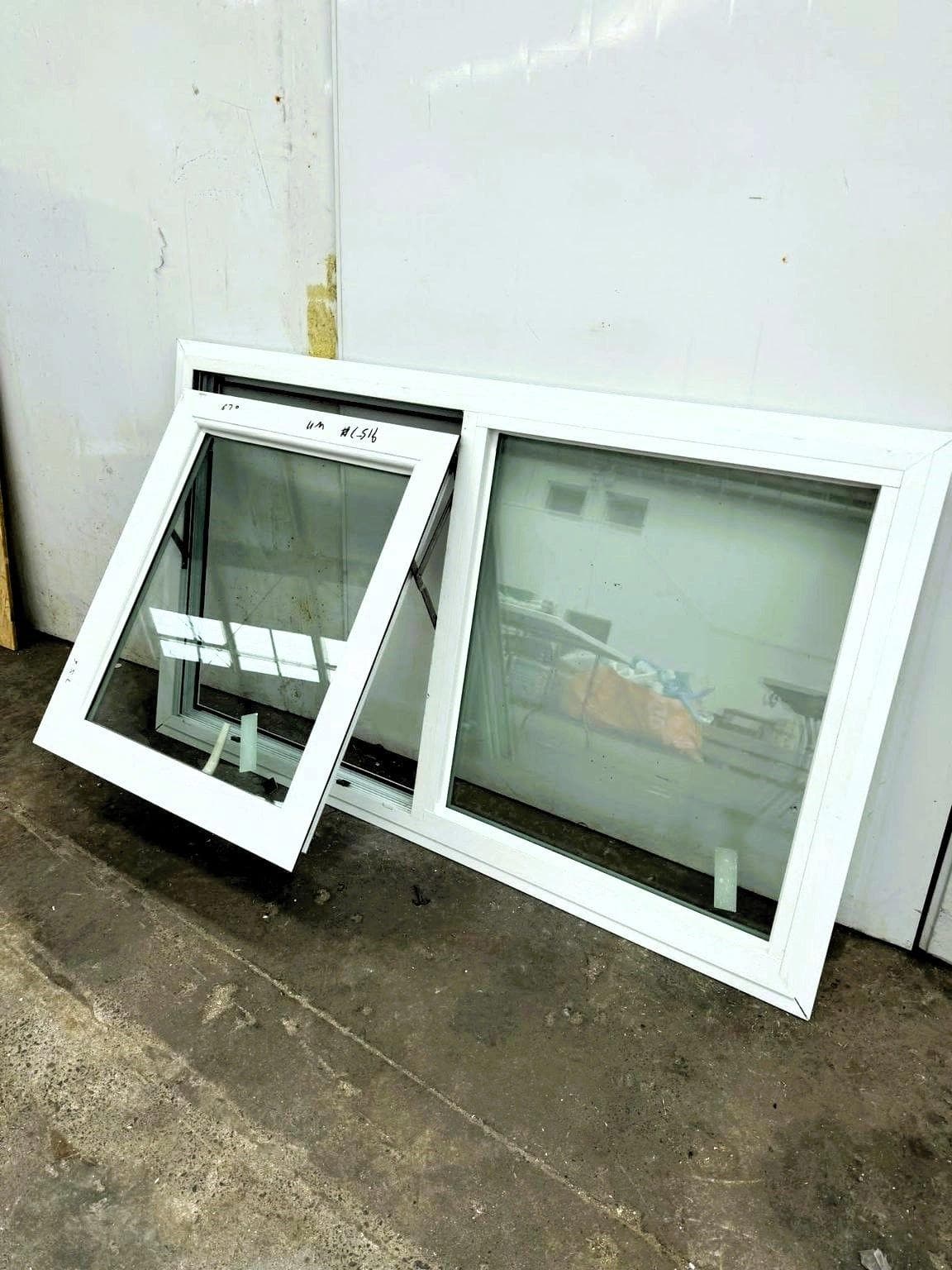 Image of the Aluminium Window 1400x800mm thats sold by Portable Building Specialists