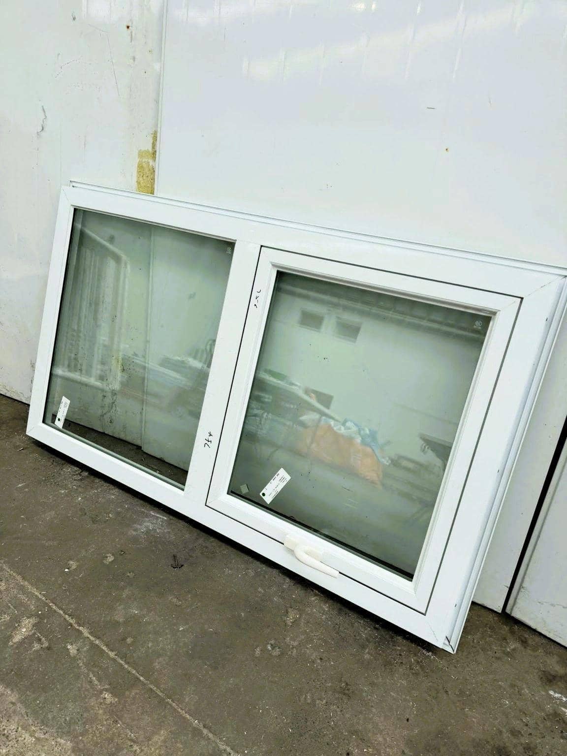 Image of the Aluminium Window 1400x800mm thats sold by Portable Building Specialists