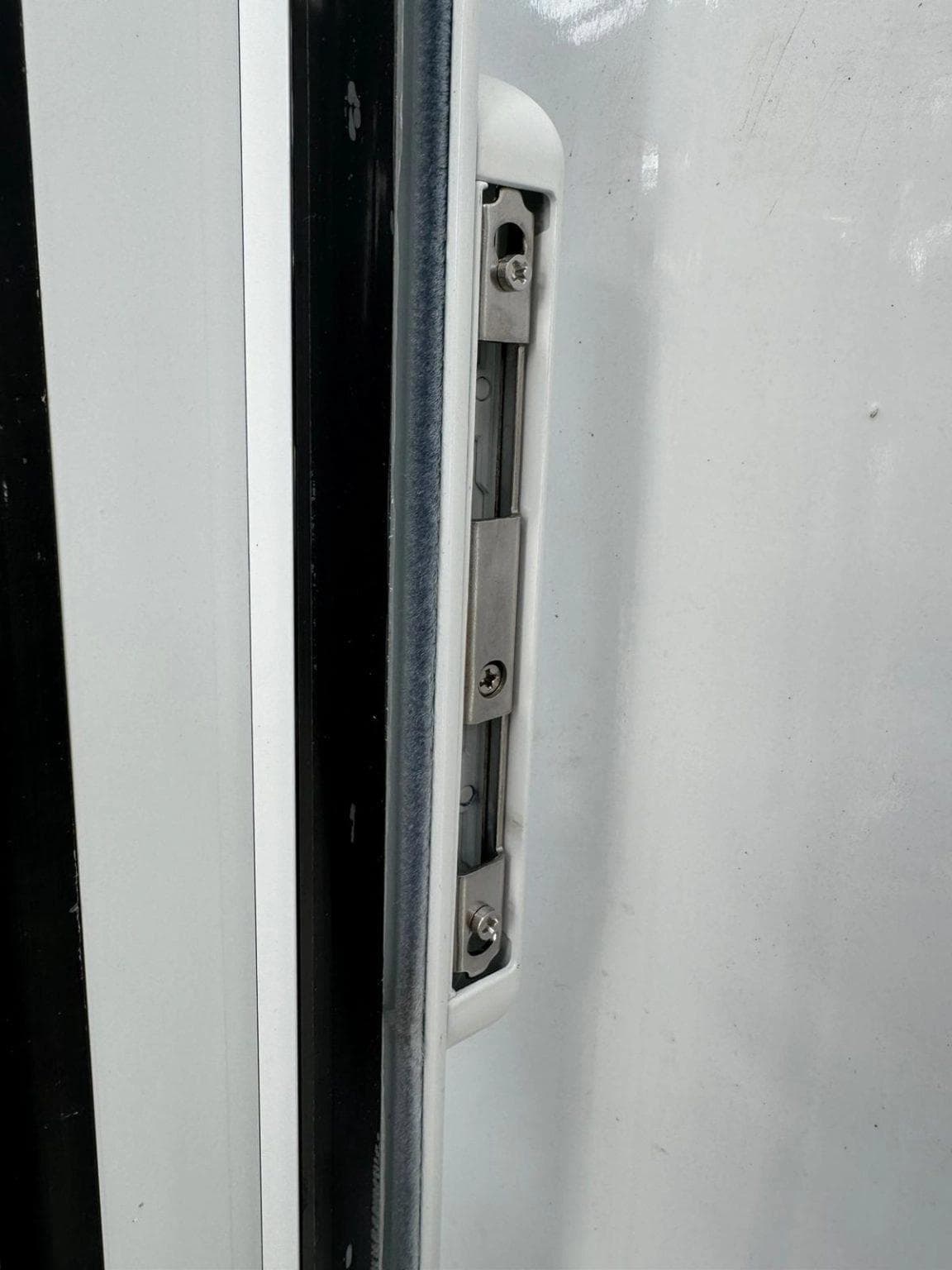White Heavy Duty Exterior 2-Panel Aluminium Sliding Door image 6